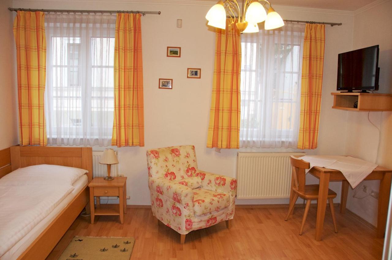 Privatzimmer Familie Schwarz Viena Habitación foto