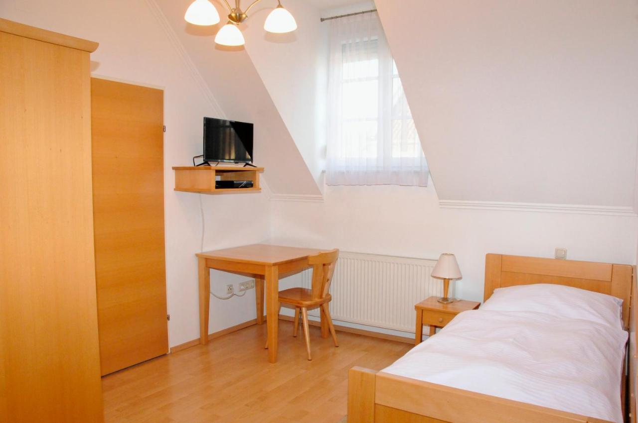 Privatzimmer Familie Schwarz Viena Habitación foto