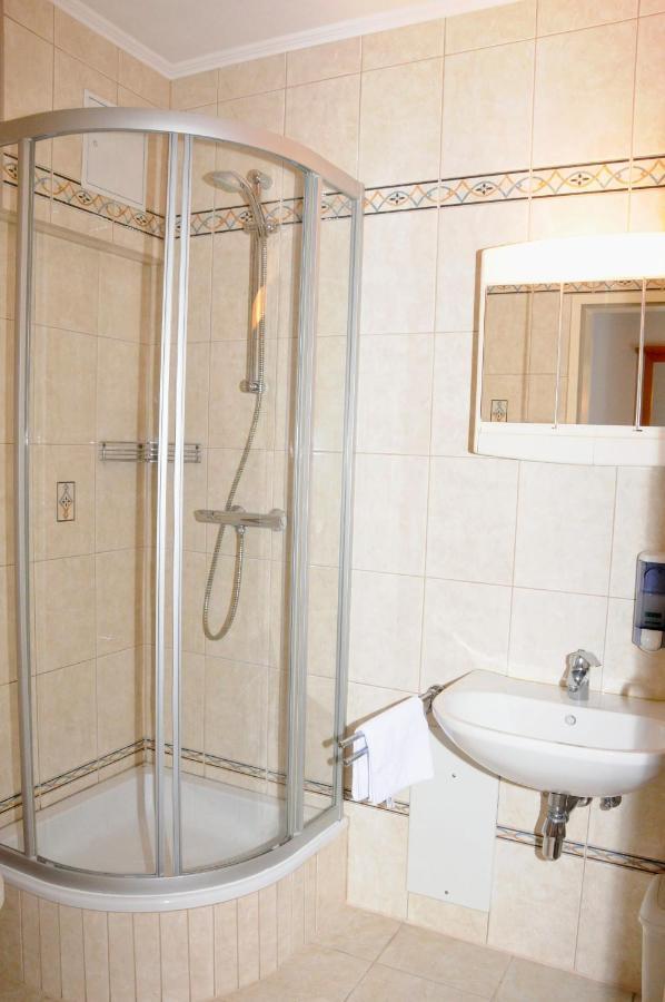 Privatzimmer Familie Schwarz Viena Habitación foto
