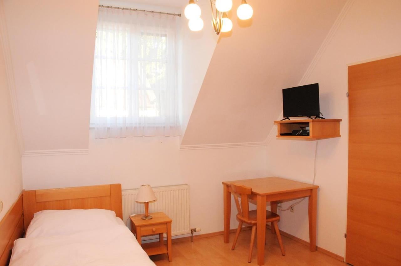 Privatzimmer Familie Schwarz Viena Habitación foto